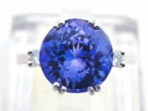 Bague en or 18k et 4.60 carats de Tanzanite